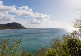 De belles balades romantiques en amoureux à Basse-Terre (Guadeloupe).